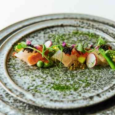 ア・ラ・モードパレ&ザ・リゾート 目にも鮮やかなシェフの逸品が特別な日に華を添える