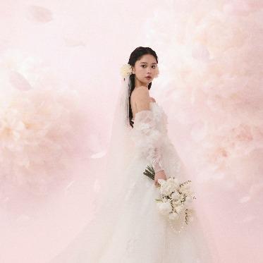 ア・ラ・モードパレ&ザ・リゾート 花嫁の個性に寄り添うデザインで、自分らしさを大切にした装いを叶えます。