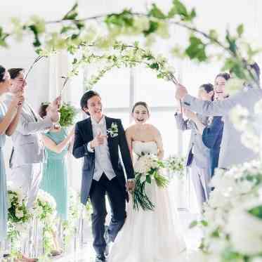 ラグナヴェール プレミア 退場シーンもバブルシャワーやリボンワンズなど、多彩な演出で華やかに彩って