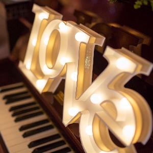 ラグナヴェール プレミア 婚礼アイテムで今話題のマーキライトを取り入れればトレンドのウエディングが叶う