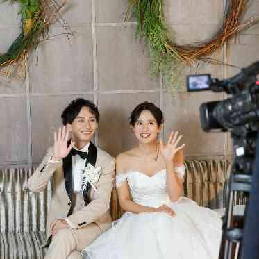 ラグナヴェール プレミア シーンに応じて双方向配信に切り替えられ、オンラインゲストと会話もできる