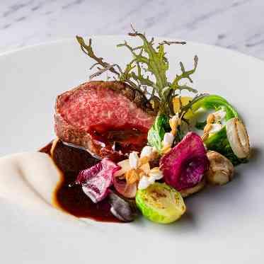 ラグナヴェール プレミア 目にも鮮やかな逸品の数々。華やかな彩りの一皿が芸術品のようでゲストの会話も弾む