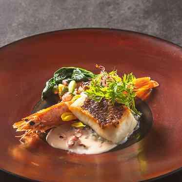 ラグナヴェール プレミア ”カウアイ島”で育まれた濃厚なうまみが特徴の海老を使用した一皿