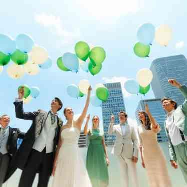 ラグナヴェール大阪(LAGUNAVEIL OSAKA) チャペル隣接のテラスではバルーンリリースなどのアフターセレモニーが叶う