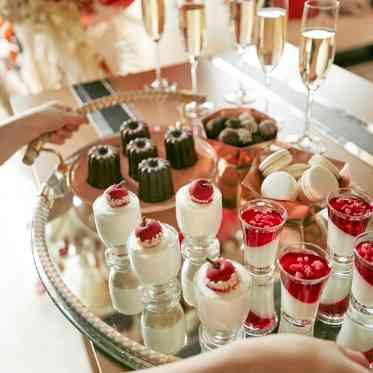 ラグナヴェール大阪(LAGUNAVEIL OSAKA) ゲストにふるまうドリンクやスイーツにも、テーマカラーやコンセプトを反映して