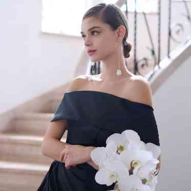 京都ノーザンチャーチ北山教会 日本人の体型に合わせて繊細につくられたドレスは、シルエットが最も美しい