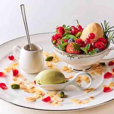 Mandarin Port (マンダリンポルト) ●BRASSグループ 旬のフルーツを使ったデザートもゲストが嬉しい一品