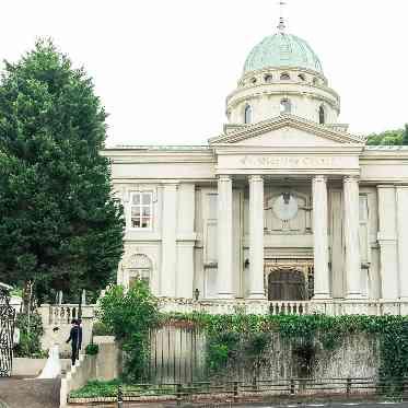 グラナダスィート オン ア ターブル 厳かな英国式ウエディング