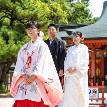 グラナダスィート オン ア ターブル 櫛田神社での神前式