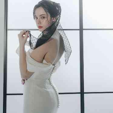 フォーシーズンズ リゾート バリ アット ジンバランベイ ギリジンバラン ガーデンウェディング / ワタベウェディング リゾートウェディングのための理想的な衣裳