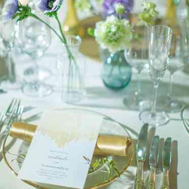 アイネスヴィラノッツェ大阪●クラウディアホールディングス かわいい小花をメインにした小瓶スタイルで ナチュラルなコーディネートを楽しんで