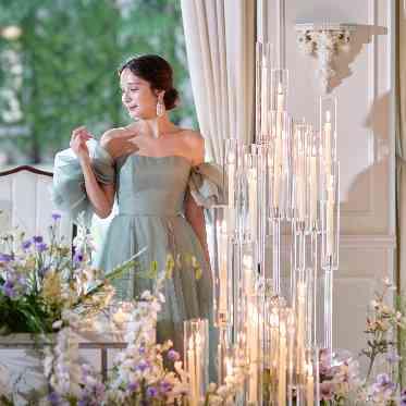 ソンブルイユ OSAKA WEDDING(SOMBREUIL OSAKA WEDDING) 緑を望むダイニングを彩る、華やかなテーブルコーディネート