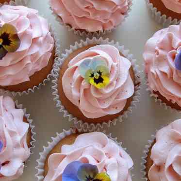 アイネスヴィラノッツェ大阪●クラウディアホールディングス ふたりらしさを大切にした思い描くコーディネートを叶えるお手伝いをいたします