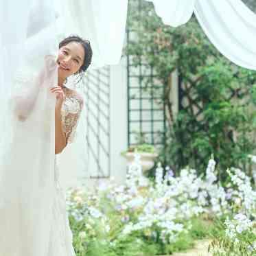 ソンブルイユ OSAKA WEDDING(SOMBREUIL OSAKA WEDDING) 洗練された貸切邸宅のすべてが、花嫁を彩るフォトスポット