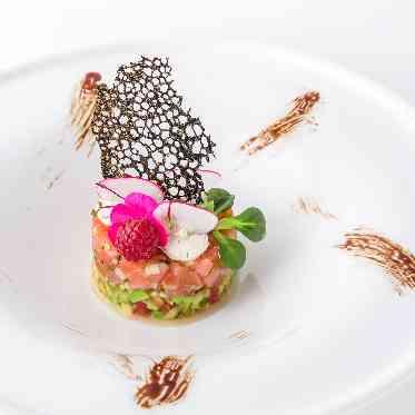 アイネスヴィラノッツェ大阪●クラウディアホールディングス 見た目も楽しめる彩り鮮やかな料理