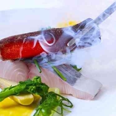 アイネスヴィラノッツェ大阪●クラウディアホールディングス 提供方法や食べ方にまで工夫を凝らし、感動し会話が弾む料理を