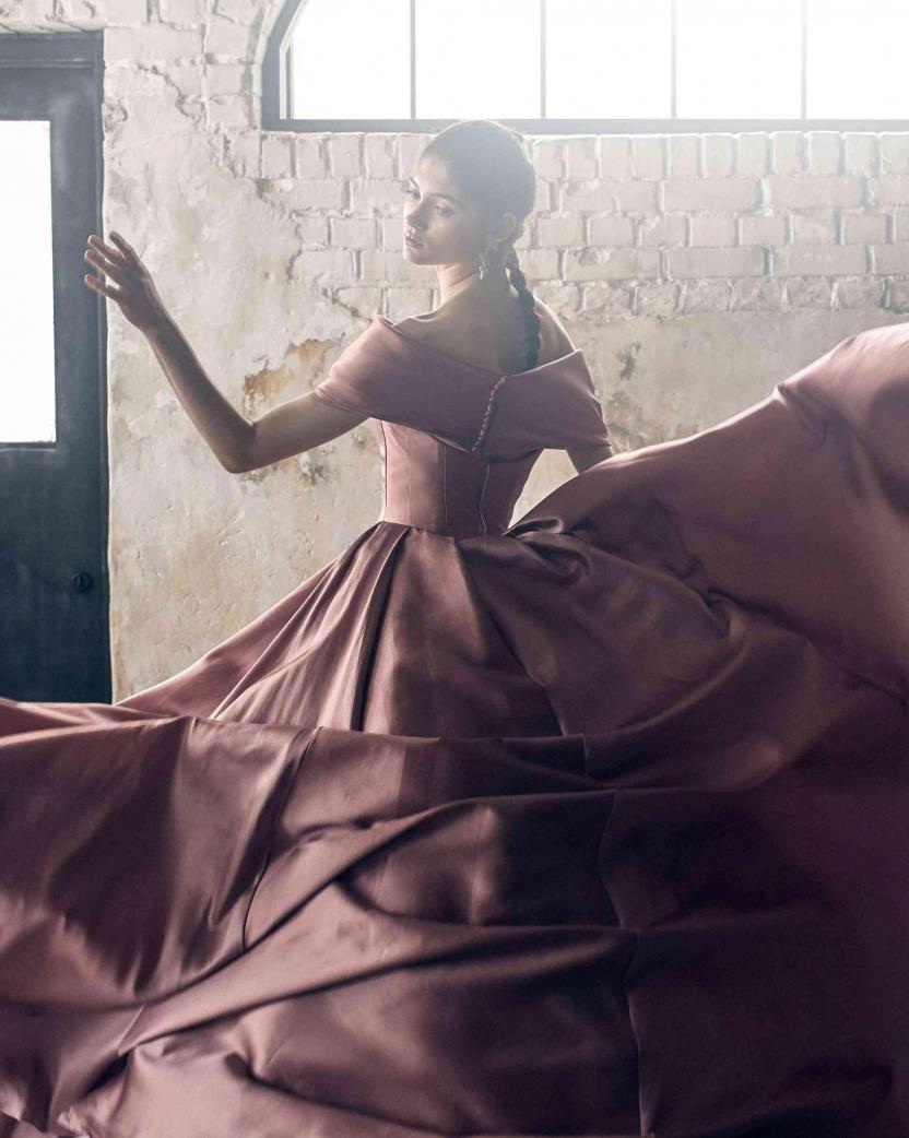 アイネスヴィラノッツェ大阪●クラウディアホールディングス ドレス・衣装