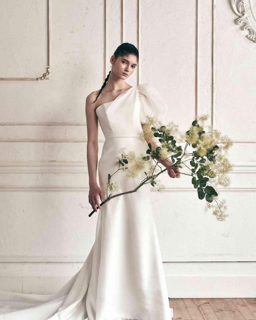 アイネスヴィラノッツェ大阪●クラウディアホールディングス ドレス・衣装