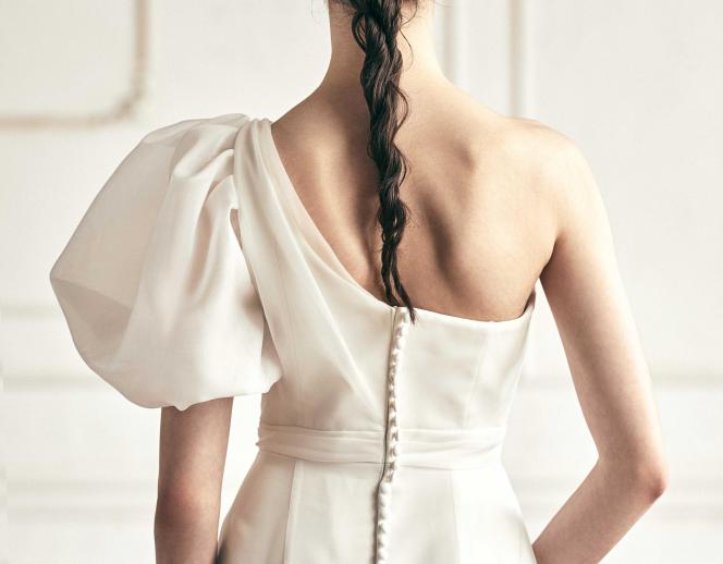 アイネスヴィラノッツェ大阪●クラウディアホールディングス ドレス・衣装