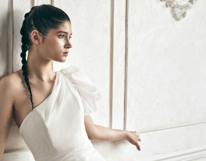 アイネスヴィラノッツェ大阪●クラウディアホールディングス ドレス・衣装