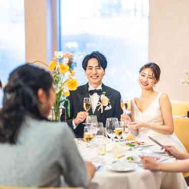 ル・ミディ ひらまつ 一品ごとに新郎新婦がテーブルを廻っても素敵です