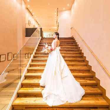 ル・ミディ ひらまつ バッグスタイルが印象的なAntonio Rivaのドレス