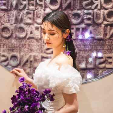 ル・ミディ ひらまつ ブーケとおそろいのイヤーカフでワンランク上のコーディネートに。