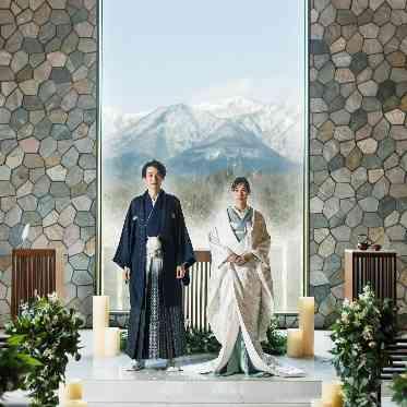和挙式にも人気の「ヴェリテラトラス」。冬の那須岳は水墨画のような風情を醸す
