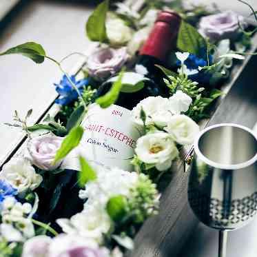 オリジナル演出「ディパーチャー」。ワインを酌み交わす大人花嫁に人気の挙式スタイル