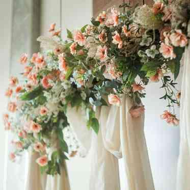 Belle la Coeur(ベル ラ クール) 四季折々の花々がシンプルな会場に映える