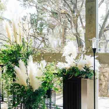 パンパスグラスの装花が人気