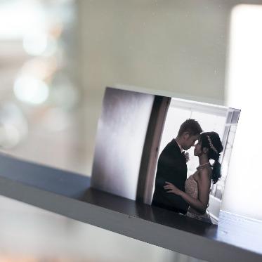 会場をふたりのアートギャラリーに