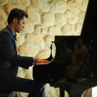 新郎様のピアノ生演奏