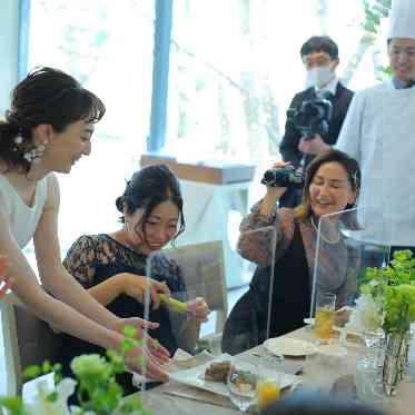 ゲストへふたりからお料理を