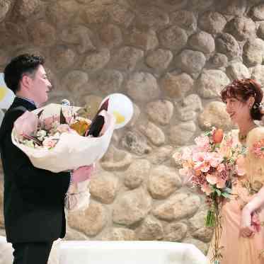 ゲストに見守られながらのサプライズも