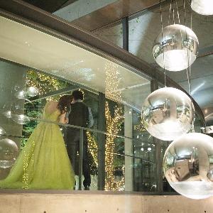 パーティのお開き後は、ふたりだけのロマンティックなワンショットを残して