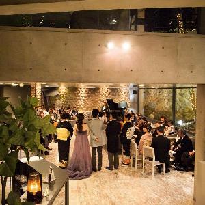 パーティの後半はラウンジを使用して、より自由に