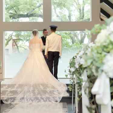 神戸迎賓館 旧西尾邸 厳かなキリスト挙式で誓いを立てるおふたり。