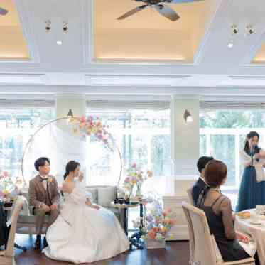 神戸迎賓館　旧西尾邸 テラスに繋がる窓からは自然光がたっぷり入る