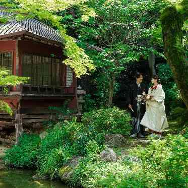 前撮りスポットとしても人気の日本庭園