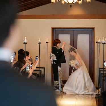 FUNATSURU KYOTO KAMOGAWA RESORT(鮒鶴京都鴨川リゾート) お母様からのベールダウン