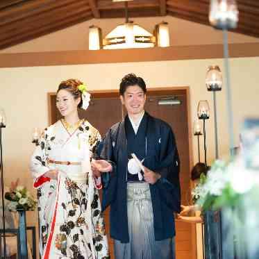 FUNATSURU KYOTO KAMOGAWA RESORT（鮒鶴京都鴨川リゾート） 和装も映える木目チャペル