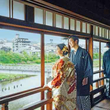 全階から臨む京の四季を感じる景色がゲストをおもてなし。