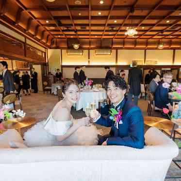 FUNATSURU KYOTO KAMOGAWA RESORT（鮒鶴京都鴨川リゾート） 100名でもゆったりの空間。柱もなく天井高5m以上の文化財ウエディングはここだけ