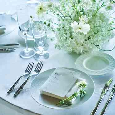 FUNATSURU KYOTO KAMOGAWA RESORT(鮒鶴京都鴨川リゾート) ホワイトワントーンコーディネートも美しい