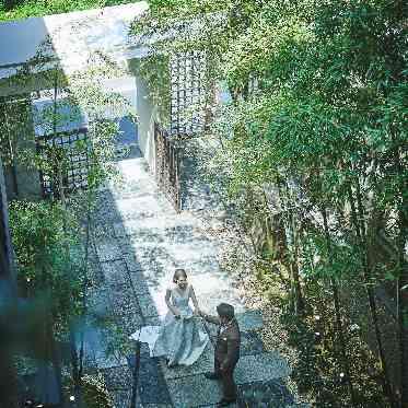 FUNATSURU KYOTO KAMOGAWA RESORT（鮒鶴京都鴨川リゾート） 非日常空間へ誘うエントランス