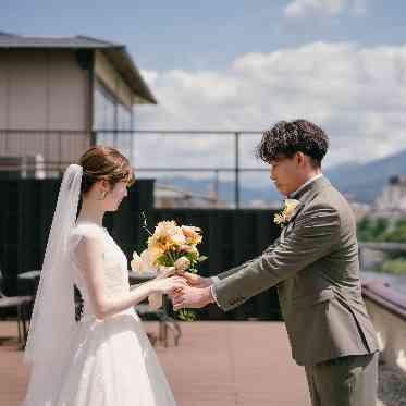 FUNATSURU KYOTO KAMOGAWA RESORT（鮒鶴京都鴨川リゾート） 新郎様からのサプライズも素敵です