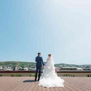 FUNATSURU KYOTO KAMOGAWA RESORT(鮒鶴京都鴨川リゾート) テラスでの撮影も人気