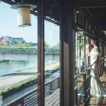 FUNATSURU KYOTO KAMOGAWA RESORT（鮒鶴京都鴨川リゾート） 全階どこからでも見渡せる鴨川と東山の美景