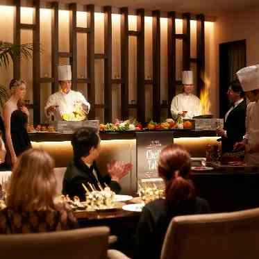 ラグナスイート NAGOYA 　ホテル＆ウェディング シェフが料理パフォーマンスを行い、五感で楽しむことが出来る♪